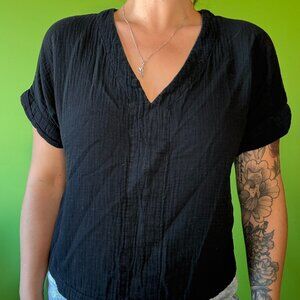Casual black muslin summer top with a V neck and cuffed sleeves / Large XL